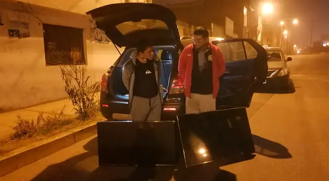 Fueron capturados cuando escapaban con los televisores. Fueron capturados cuando escapaban con los televisores.