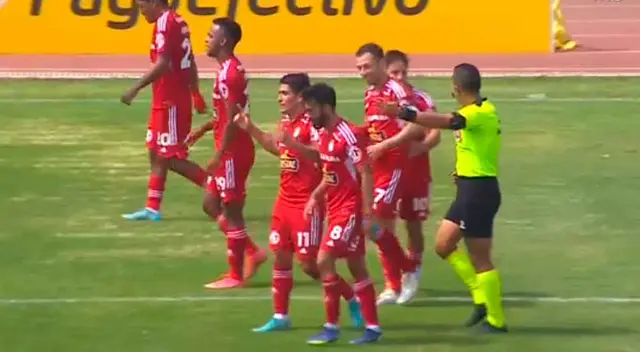 Irven Ávila le dio el 1-0 a Cristal sobre Mannucci.