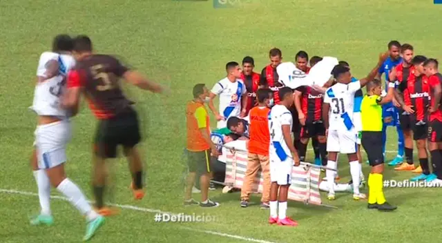 Futbolista de Alianza Atlético terminó inconsciente tras choque. Futbolista de Alianza Atlético terminó inconsciente tras choque.