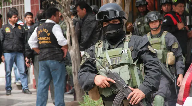 Efectivos del orden abatieron a los facinerosos entre las avenidas 28 de Julio con Bolívar. Efectivos del orden abatieron a los facinerosos entre las avenidas 28 de Julio con Bolívar.