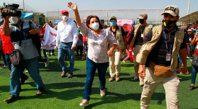 Ministra fue parte de una actividad oficial realizada en el distrito de Comas donde se transfirió dinero a las ollas comunes.