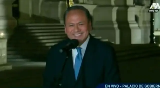 Mariano Gonzáles entró en reemplazo de Dimitri Senmache en el Ministerio del Interior. Mariano Gonzáles entró en reemplazo de Dimitri Senmache en el Ministerio del Interior.