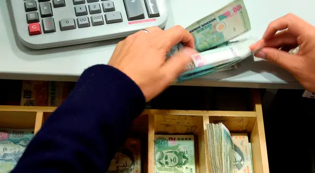 La gratificación lo reciben los trabajadores del sector público y privado.