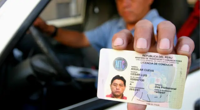 No te expongas a una multa por conducir sin brevete.