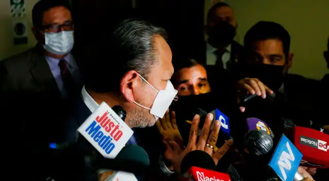 Mariano Gonzáles no dudó en hacerle el pare al reportero de PBO Digital.