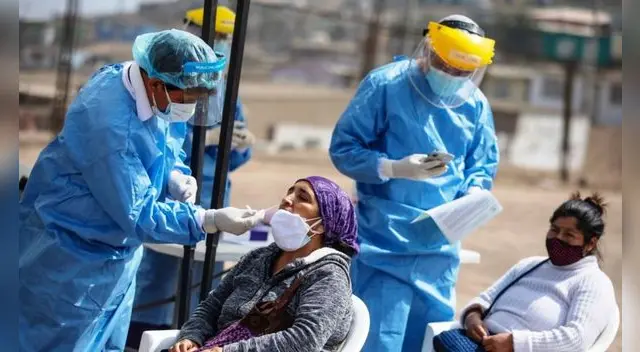 Con la llegada de la cuarta ola, miles de peruanos se realizan la prueba de descarte. Con la llegada de la cuarta ola, miles de peruanos se realizan la prueba de descarte.