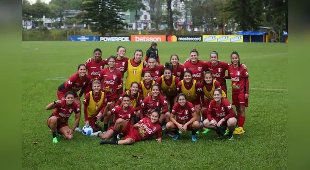 Ni la lluvia detiene el trabajo de la selección peruana.