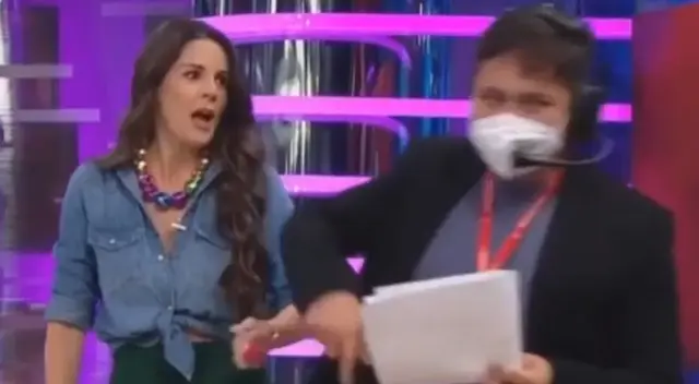 Rebeca Escribens tiene divertida broma en vivo.