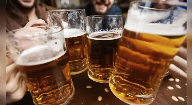 Ingerir alcohol en una reunión es inevitable, pero lo que de puede evitar son sus efectos.