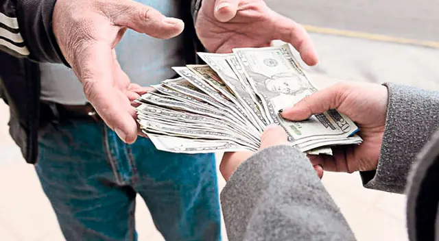 Muchos usuarios se resisten a acudir a un banco es por la burocracia que existe para llegar a obtener un préstamo, según el economista Jorge Carrillo.