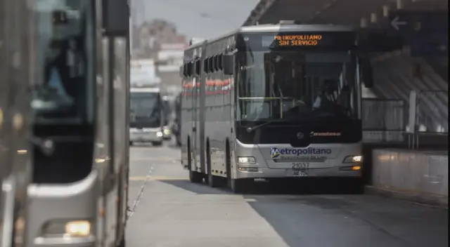 Usuarios del Metropolitano muestran indignación por incremento de pasaje[VIDEO]