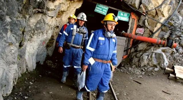 Es una carrera que dura 10 ciclos, es decir 5 años en la universidad.