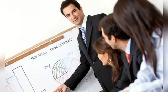 La carrera con mayor demanda en el mercado nacional es la administración de empresas.