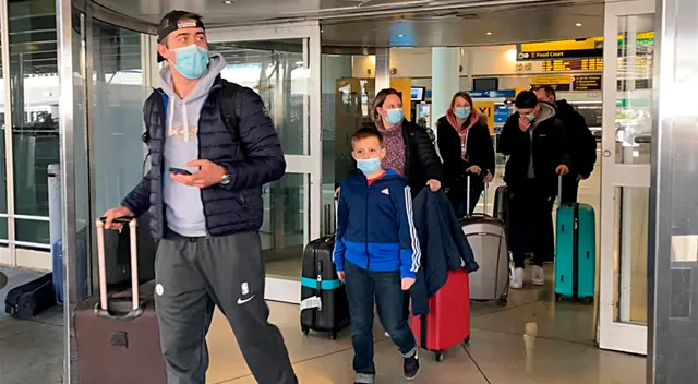 Pasajeros que vuelen a nivel nacional o al extranjero deberán acreditar su vacunación contra la Covid-19. Pasajeros que vuelen a nivel nacional o al extranjero deberán acreditar su vacunación contra la Covid-19.