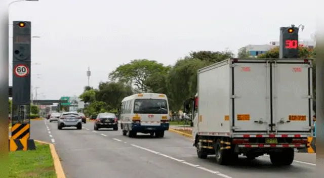 Conductores que se excedan en velocidad deberán pagar multa. Foto: Andina Conductores que se excedan en velocidad deberán pagar multa. Foto: Andina