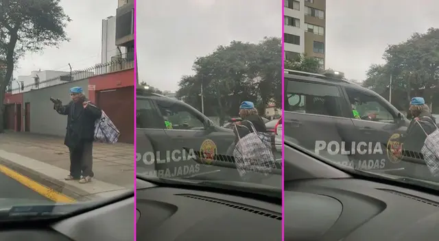 El adulto mayor conversó con los policías durante algunos segundos. El adulto mayor conversó con los policías durante algunos segundos.