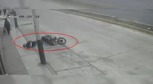 La Victoria: motorizado se desmaya luego de ser asaltado por dos delincuentes [VIDEO]