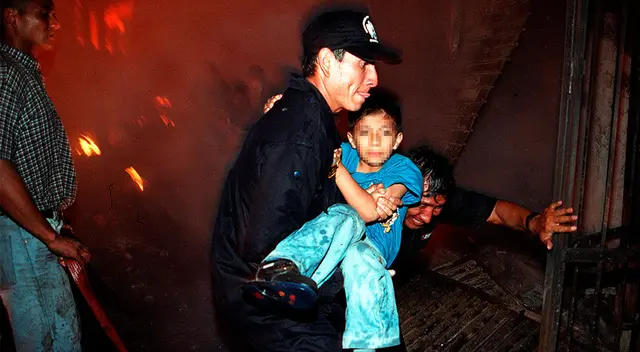 El fuego se propagó por cinco cuadras a la redonda y pocos lograron salir del desastre. El fuego se propagó por cinco cuadras a la redonda y pocos lograron salir del desastre.
