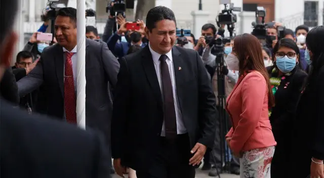 Líder del partido oficialista dijo que en democracia puede haber alianzas con diferentes partidos políticos. Líder del partido oficialista dijo que en democracia puede haber alianzas con diferentes partidos políticos.