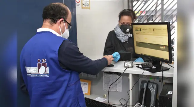 El cambio de firma es únicamente presencial. Mientra que el cambio de foto si lo puedes realizar de forma virtual al momento de renovar tu DNI. Foto: La República.