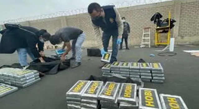 Hallan más de 700 kilos de droga en contenedores del Callao