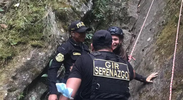 Turista francesa pudo ser rescatada de lo alto de la montaña Putucusi en Machupicchu.