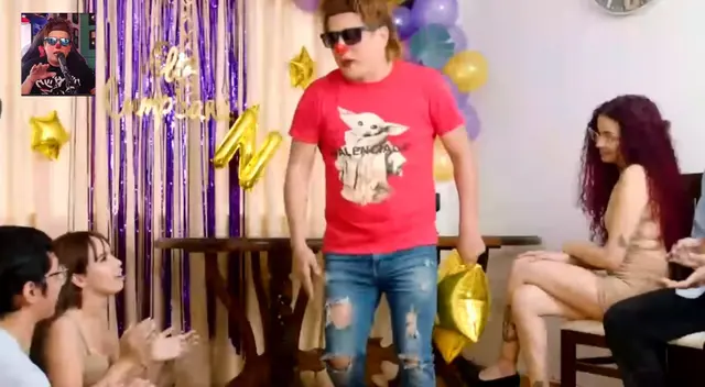 Estuvo en una escena de una película de contenido explícito. Estuvo en una escena de una película de contenido explícito.