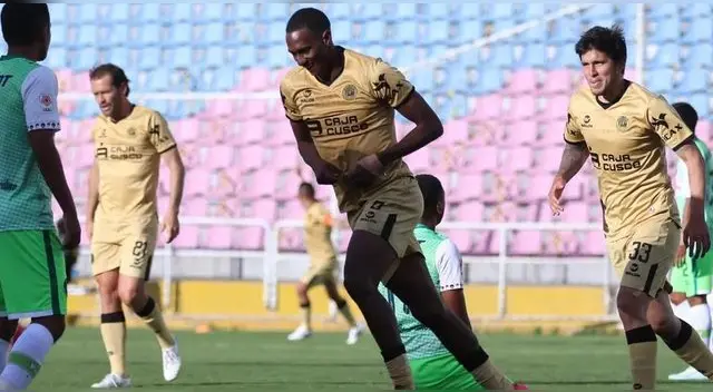 El panameño Ayarza anotó los dos goles en el empate con Pirata.