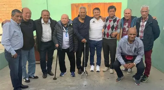 Esta foto es pura calidad con los ex jugadores del Defensor Lima Esta foto es pura calidad con los ex jugadores del Defensor Lima