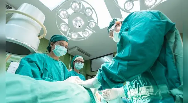 Una de las profesiones mejores remuneradas en México es la medicina humana.