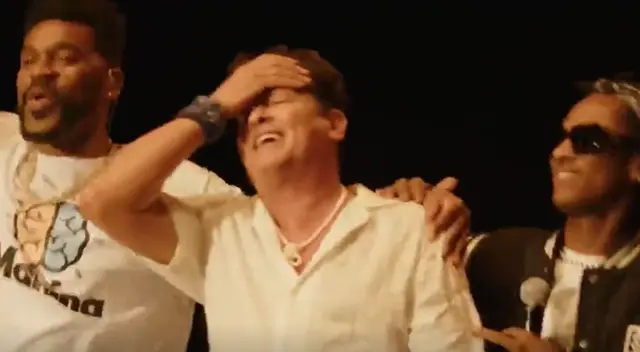 Carlos Vives conmovido con sorpresa de cumpleaños en pleno concierto Carlos Vives conmovido con sorpresa de cumpleaños en pleno concierto