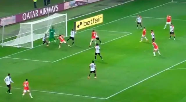 Melgar se defiende en el partido contra Inter. Melgar se defiende en el partido contra Inter.