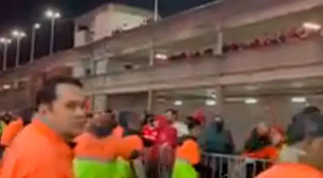 Hinchas y jugadores a punto de irse a los puños.