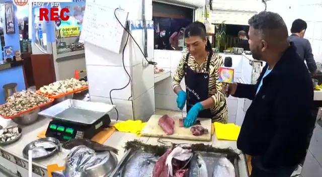 Brunella Torpoco se anima a preparar un ceviche y recuerda su infancia en el Callao.