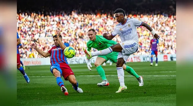 Siempre el Barcelona y Real Madrid son candidatos al título. Siempre el Barcelona y Real Madrid son candidatos al título.