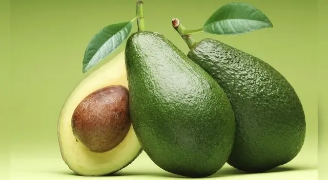 Conoce los mejores trucos caseros para mantener la palta y que no se ponga negra.. Foto: Salud180/Instagram