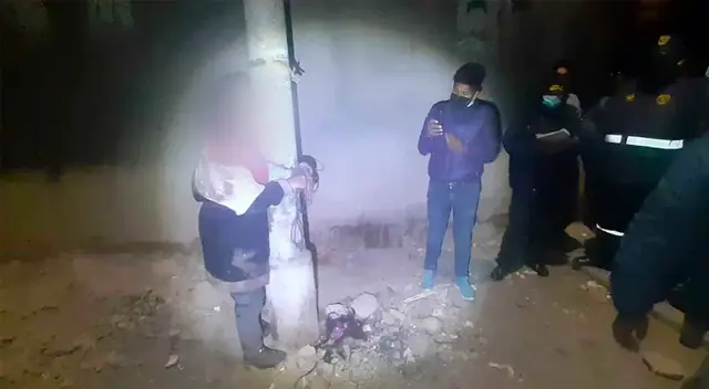 Puno: vecinos atan a poste de luz y castigan a mujer acusada de robar una moto lineal Puno: vecinos atan a poste de luz y castigan a mujer acusada de robar una moto lineal