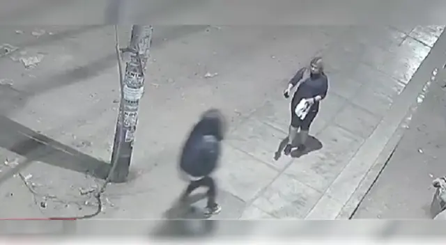 Ate: mujer entrega su celular a ladrón armado para evitar ser atacada