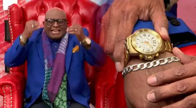 El comentarista deportivo lució tremendo reloj que llamó la atención. El comentarista deportivo lució tremendo reloj que llamó la atención.