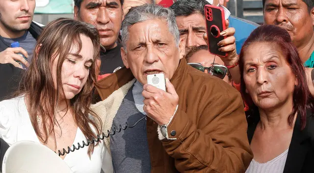 Antauro Humala anuncia el relanzamiento de su partido y pedirá la colaboración de 100 soles. Antauro Humala anuncia el relanzamiento de su partido y pedirá la colaboración de 100 soles.