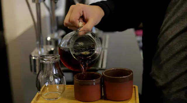 El café para muchos les levanta la energía para seguir con sus actividades. El café para muchos les levanta la energía para seguir con sus actividades.