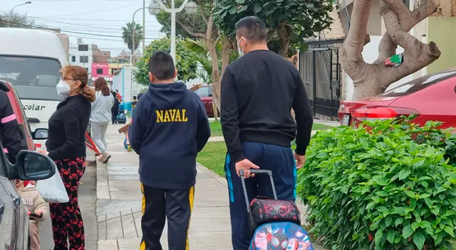 Progenitores buscan lo mejor para sus retoños. Progenitores buscan lo mejor para sus retoños.