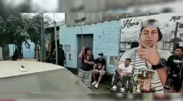 Abuela de delincuente agarró una escoba para golpear a los policías que lo detuvieron Abuela de delincuente agarró una escoba para golpear a los policías que lo detuvieron