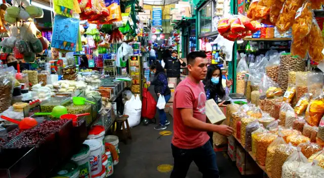 Se prioriza a las personas de los programas sociales.