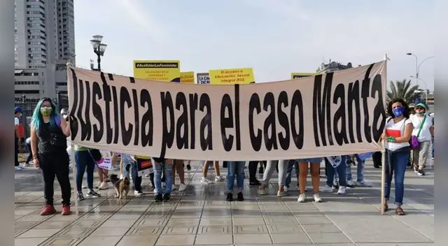 Protestan para que jueces garanticen trato digno a quienes denuncian violación sexual por parte de militares en caso Manta y Vilca. Foto: cortesía Protestan para que jueces garanticen trato digno a quienes denuncian violación sexual por parte de militares en caso Manta y Vilca. Foto: cortesía