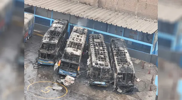 Buses de empresa de transporte interprovincial Flores terminan calcinados Buses de empresa de transporte interprovincial Flores terminan calcinados