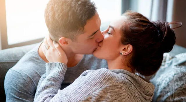 Conoce las diferentes interpretaciones de soñar que te enamoras de un amigo.   