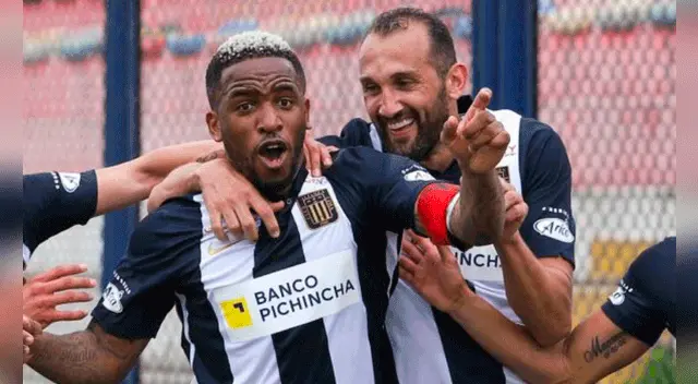 Jefferson Farfán volvió a Alianza Lima en la temporada 2021, pero se lesionó de la rodilla.