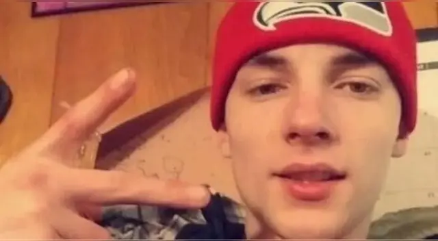 Derrick Byrd de 20 años tuvo que entrar a la casa en llamas para buscar a su sobrina y rescatarla.