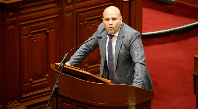 Ministro Alejandro Antonio Salas Zegarra en el pleno del Congreso Ministro Alejandro Antonio Salas Zegarra en el pleno del Congreso